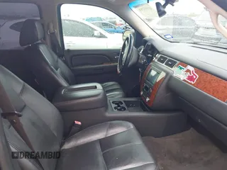 2007 Chevrolet Tahoe LTZ z VIN 1GNFK13047J377917, wystawiony jako IAAI lot #41910308 z przebiegiem 178 854 mil mil oraz . Historia ofert i sprzedaży dostępna na DreamBid. Obrazek 5.