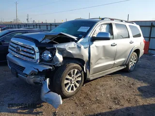 2015 Toyota Sequoia Limited with VIN 5TDJW5G14FS124552, listed as a IAAI auction lot 41692068 with 170,397 mi miles. Bid and sale history available at carsss.com. Image 17.