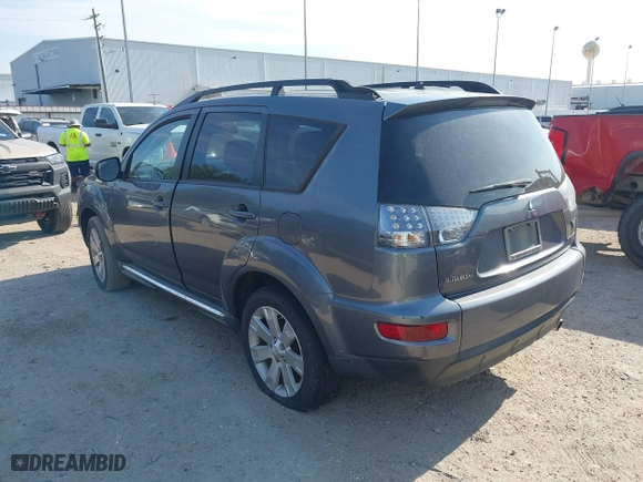 2011 Mitsubishi Outlander SE with VIN JA4AS3AWXBU022418, listed as a IAAI auction lot 40025021 with 188,695 mi miles. Bid and sale history available at carsss.com. Image 3.