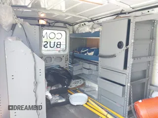 2014 Ford Econoline Cargo Commercial z VIN 1FTNE2ELXEDA12338, wystawiony jako IAAI lot #42119983 z przebiegiem 99 394 mil mil oraz . Historia ofert i sprzedaży dostępna na DreamBid. Obrazek 17.