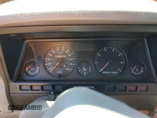 1993 Plymouth Sundance z VIN 1P3XP6833PN674720, wystawiony jako Copart lot #73213074 z przebiegiem 128 073 mil mil oraz Tytuł czysty. Historia ofert i sprzedaży dostępna na DreamBid. Obrazek 12.
