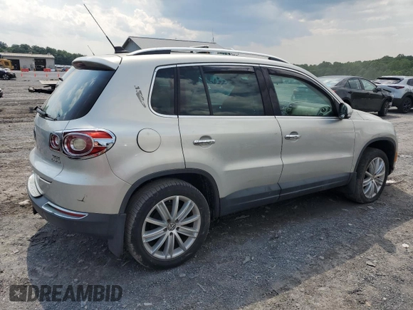 2011 Volkswagen Tiguan SEL z VIN WVGBV7AX4BW534922, wystawiony jako Copart lot #60486775 z przebiegiem Nie podano mil oraz Czysty tytuł • Clean title. Historia ofert i sprzedaży dostępna na DreamBid. Obrazek 3.