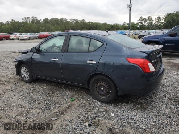 2015 Nissan Versa SV z VIN 3N1CN7AP8FL832042, wystawiony jako Copart lot #55859655 z przebiegiem 157 949 mil mil oraz Szkoda całkowita • Salvage title. Historia ofert i sprzedaży dostępna na DreamBid. Obrazek 2.