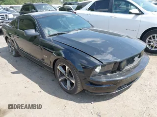 2008 Ford Mustang GT Deluxe with VIN 1ZVHT82H385184552, listed as a IAAI auction lot 42160325 with 212,582 mi miles and . Bid and sale history available at carsss.com. Image 1.
