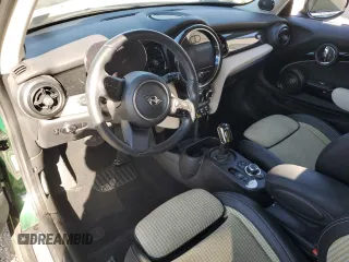 2022 MINI Hardtop Cooper SE with VIN WMW13DJ01N2R00366, listed as a Copart auction lot 81752854 with Not provided miles and Non repairable. Bid and sale history available at DreamBid. Image 8.