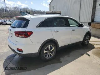 2019 Kia Sorento EX z VIN 5XYPH4A59KG454740, wystawiony jako Copart lot #52552275 z przebiegiem 130 114 mil mil oraz Czysty tytuł • Clean title. Historia ofert i sprzedaży dostępna na DreamBid. Obrazek 3.
