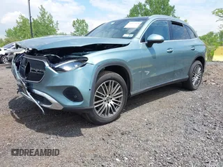 2025 Mercedes-Benz GLC 300 z VIN W1NKM4HB7SF357792, wystawiony jako IAAI lot #42177374 z przebiegiem 982 mil mil oraz . Historia ofert i sprzedaży dostępna na DreamBid. Obrazek 2.