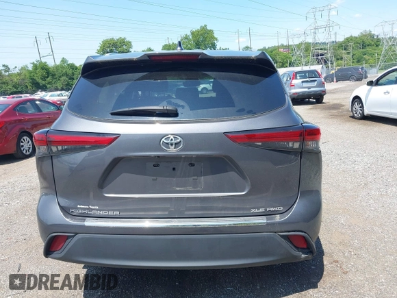 2022 Toyota Highlander XLE with VIN 5TDGZRBH6NS573548, listed as a IAAI auction lot 42398936 with 60,415 mi miles and . Bid and sale history available at DreamBid. Image 17.