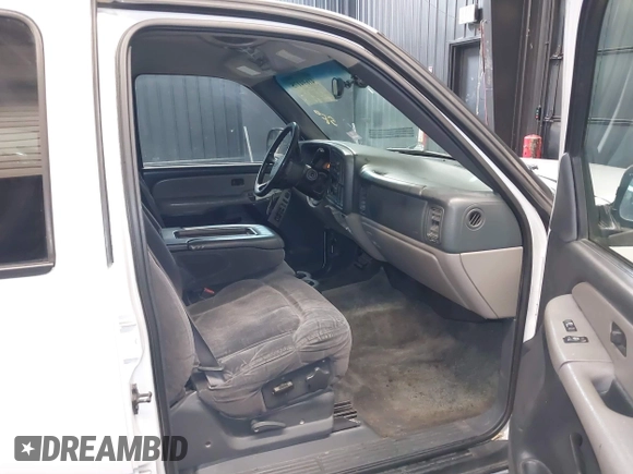 2002 Chevrolet Suburban LT with VIN 3GNFK16Z32G332066, listed as a IAAI auction lot 41694175 with 326,044 mi miles. Bid and sale history available at carsss.com. Image 5.