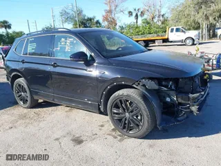 2022 Volkswagen Tiguan SE R-Line Black with VIN 3VVCB7AX9NM162825, listed as a IAAI auction lot 41272552 with 24,183 mi miles. Bid and sale history available at carsss.com. Image 13.