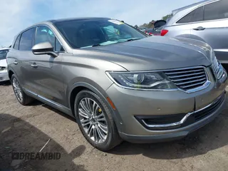 2016 Lincoln MKX Reserve z VIN 2LMTJ6LR7GBL60933, wystawiony jako IAAI lot #41825883 z przebiegiem 148 855 mil mil oraz . Historia ofert i sprzedaży dostępna na DreamBid. Obrazek 1.