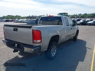 2008 GMC Sierra 1500 Work Truck z VIN 2GTEC19C381102196, wystawiony jako IAAI lot #42212449 z przebiegiem 213 361 mil mil oraz . Historia ofert i sprzedaży dostępna na DreamBid. Obrazek 4.