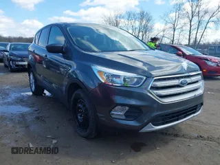 2019 Ford Escape SE z VIN 1FMCU9GD7KUA00132, wystawiony jako IAAI lot #41973998 z przebiegiem 89 327 mil mil oraz . Historia ofert i sprzedaży dostępna na DreamBid. Obrazek 1.