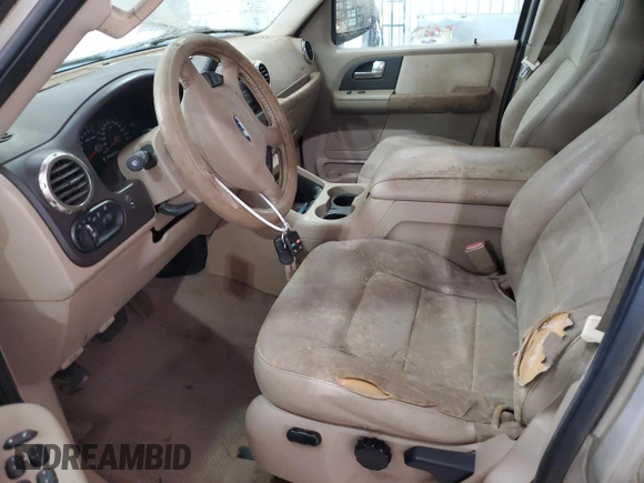 2004 Ford Expedition Special Service z VIN 1FMRU15W94LA96774, wystawiony jako Copart lot #51732085 z przebiegiem 249 080 mil mil oraz Szkoda całkowita • Salvage title. Historia ofert i sprzedaży dostępna na DreamBid. Obrazek 7.