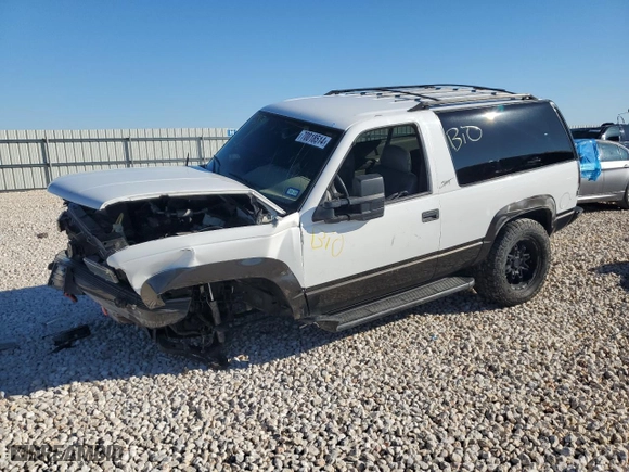 1996 Chevrolet Tahoe with VIN 3GNEK18R9TG165142, listed as a Copart auction lot 70018514 with 141,403 mi miles and Salvage Title. Bid and sale history available at carsss.com. Image 1.