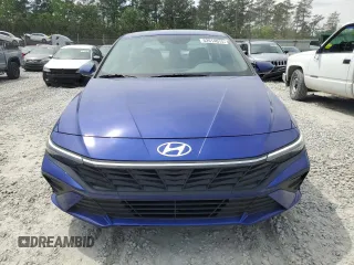 2024 Hyundai Elantra SEL z VIN KMHLM4DG7RU810310, wystawiony jako Copart lot #52614015 z przebiegiem 7 701 mil mil oraz Szkoda całkowita • Salvage title. Historia ofert i sprzedaży dostępna na DreamBid. Obrazek 5.