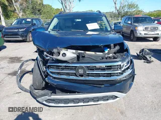 2022 Volkswagen Atlas 3.6L V6 SE w/Technology with VIN 1V2HR2CA9NC554408, listed as a IAAI auction lot 40941820 with 1 mi miles. Bid and sale history available at carsss.com. Image 6.