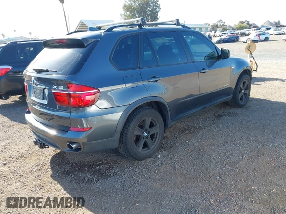 2013 BMW X5 xDrive35i z VIN 5UXZV4C56D0G57030, wystawiony jako IAAI lot #42267366 z przebiegiem 174 381 mil mil oraz . Historia ofert i sprzedaży dostępna na DreamBid. Obrazek 4.