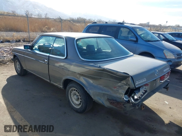 1983 Mercedes-Benz 300 with VIN WDBAB53A3DB003709, listed as a IAAI auction lot 41662930 with 301,467 mi miles and . Bid and sale history available at DreamBid. Image 3.