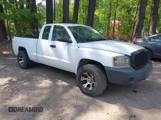 2007 Dodge Dakota ST with VIN 1D7HE22K97S177942, listed as a IAAI auction lot 42170255 with 166,633 mi miles and . Bid and sale history available at carsss.com. Image 1.