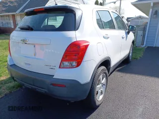 2016 Chevrolet Trax LS z VIN 3GNCJNSB5GL260470, wystawiony jako Copart lot #51759025 z przebiegiem 122 877 mil mil oraz Czysty tytuł • Clean title. Historia ofert i sprzedaży dostępna na DreamBid. Obrazek 4.