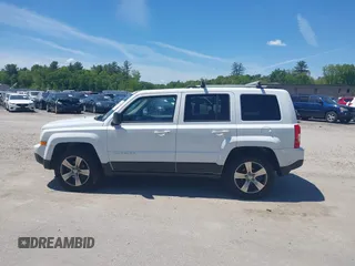 2016 Jeep Patriot High Altitude z VIN 1C4NJRFB8GD707642, wystawiony jako IAAI lot #42324960 z przebiegiem 176 344 mil mil oraz . Historia ofert i sprzedaży dostępna na DreamBid. Obrazek 14.