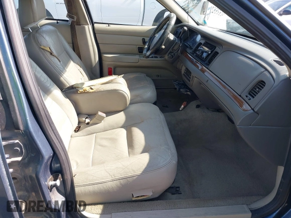 2008 Ford Crown Victoria LX z VIN 2FAFP74V98X107216, wystawiony jako IAAI lot #41535521 z przebiegiem 272 335 mil mil oraz . Historia ofert i sprzedaży dostępna na DreamBid. Obrazek 5.