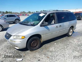 2000 Chrysler Town & Country LXi with VIN 1C4GP54L2YB541224, listed as a IAAI auction lot 41736586 with 203,484 mi miles. Bid and sale history available at carsss.com. Image 2.