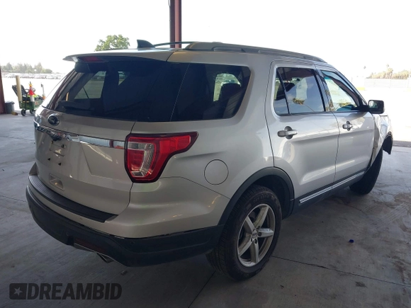 2018 Ford Explorer XLT with VIN 1FM5K7D82JGA19887, listed as a IAAI auction lot 42049120 with 105,748 mi miles and . Bid and sale history available at DreamBid. Image 4.