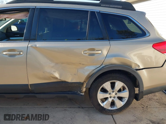 2010 Subaru Outback Premium All-Weather Anniversary z VIN 4S4BRBCC9A3345149, wystawiony jako IAAI lot #41762315 z przebiegiem 155 418 mil mil oraz . Historia ofert i sprzedaży dostępna na DreamBid. Obrazek 6.