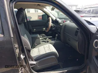 2009 Dodge Nitro SE z VIN 1D8GT28K69W505396, wystawiony jako IAAI lot #42104252 z przebiegiem 144 026 mil mil oraz . Historia ofert i sprzedaży dostępna na DreamBid. Obrazek 5.
