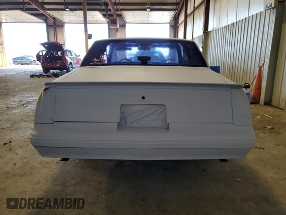 1988 Chevrolet Monte Carlo z VIN 1G1GZ11G3JP115201, wystawiony jako Copart lot #75502454 z przebiegiem 71 006 mil mil oraz Szkody całkowita. Historia ofert i sprzedaży dostępna na DreamBid. Obrazek 6.