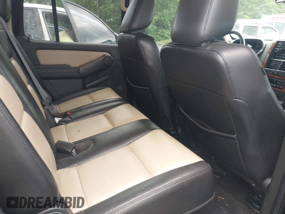 2010 Ford Explorer Eddie Bauer z VIN 1FMEU6EE0AUA05254, wystawiony jako IAAI lot #42251008 z przebiegiem 110 959 mil mil oraz . Historia ofert i sprzedaży dostępna na DreamBid. Obrazek 8.