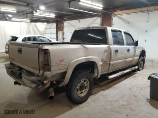 2002 GMC Sierra 2500HD SLE with VIN 1GTHK23U02F161214, listed as a Copart auction lot 42322685 with 231,368 mi miles and Salvage Title. Bid and sale history available at carsss.com. Image 3.