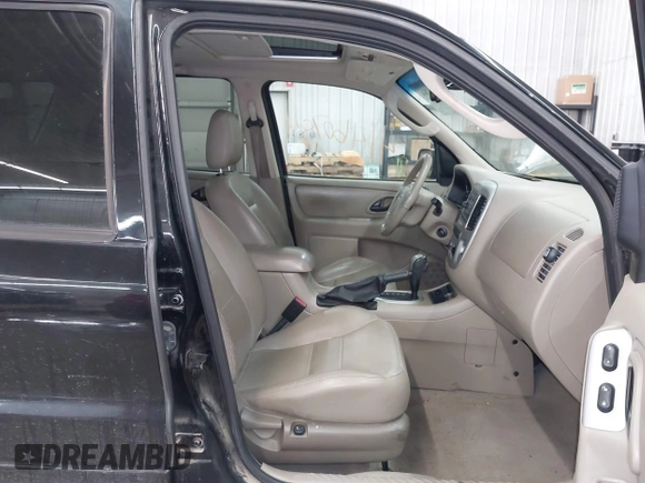 2007 Ford Escape Limited with VIN 1FMYU94187KA50511, listed as a IAAI auction lot 41460784 with 161,946 mi miles. Bid and sale history available at carsss.com. Image 5.