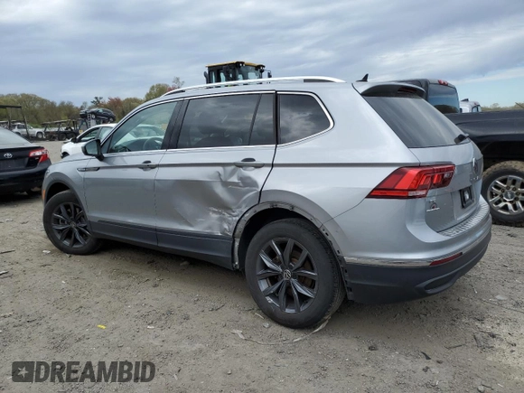 2022 Volkswagen Tiguan SE with VIN 3VV2B7AX3NM175114, listed as a Copart auction lot 52136025 with 35,906 mi miles and Salvage title. Bid and sale history available at DreamBid. Image 2.