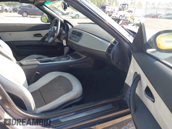 2003 BMW Z4 2.5i with VIN 4USBT33463LS45396, listed as a IAAI auction lot 42323284 with 183,343 mi miles and . Bid and sale history available at DreamBid. Image 5.
