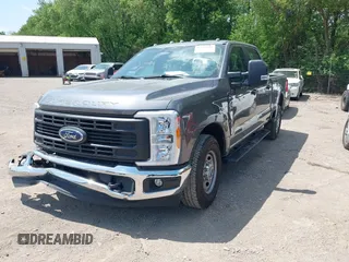 2023 Ford F-250 XL z VIN 1FT7W2AA9PEE21227, wystawiony jako IAAI lot #42277343 z przebiegiem 14 957 mil mil oraz . Historia ofert i sprzedaży dostępna na DreamBid. Obrazek 2.