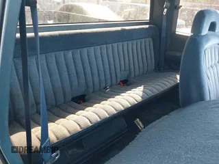1992 GMC Sierra 1500 z VIN 2GTEK19K1N1520018, wystawiony jako IAAI lot #42116679 z przebiegiem 239 658 mil mil oraz . Historia ofert i sprzedaży dostępna na DreamBid. Obrazek 8.