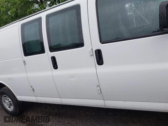 2019 Chevrolet Express Cargo z VIN 1GCZGHFG5K1361937, wystawiony jako IAAI lot #42298599 z przebiegiem 243 145 mil mil oraz . Historia ofert i sprzedaży dostępna na DreamBid. Obrazek 13.