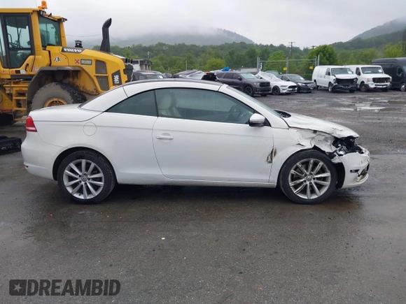 2012 Volkswagen Eos Komfort с VIN WVWBW7AH0CV004383, выставлен на аукционе IAAI как лот 42313494 с пробегом 121 597 миль миль и . История ставок и продаж доступна на DreamBid. Изображение 13.