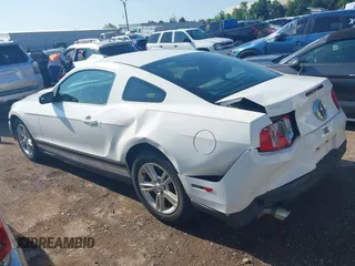 2012 Ford Mustang Premium z VIN 1ZVBP8AM5C5206875, wystawiony jako IAAI lot #42400805 z przebiegiem 178 011 mil mil oraz . Historia ofert i sprzedaży dostępna na DreamBid. Obrazek 14.