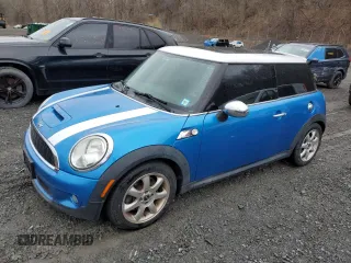 2010 MINI Hardtop S with VIN WMWMF7C52ATX41568, listed as a Copart auction lot 52250215 with 112,039 mi miles and Clean Title. Bid and sale history available at DreamBid. Image 1.