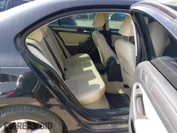 2013 Volkswagen Jetta TDI w/Premium с VIN 3VWLL7AJ9DM368679, выставлен на аукционе IAAI как лот 42092889 с пробегом 124 077 миль миль и . История ставок и продаж доступна на DreamBid. Изображение 8.