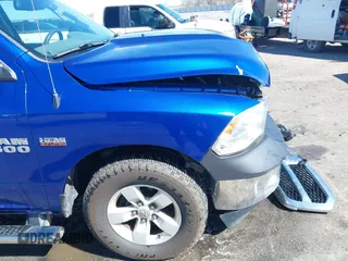 2018 Ram 1500 Express z VIN 1C6RR6KT7JS160672, wystawiony jako IAAI lot #41717485 z przebiegiem 141 712 mil mil oraz . Historia ofert i sprzedaży dostępna na DreamBid. Obrazek 17.