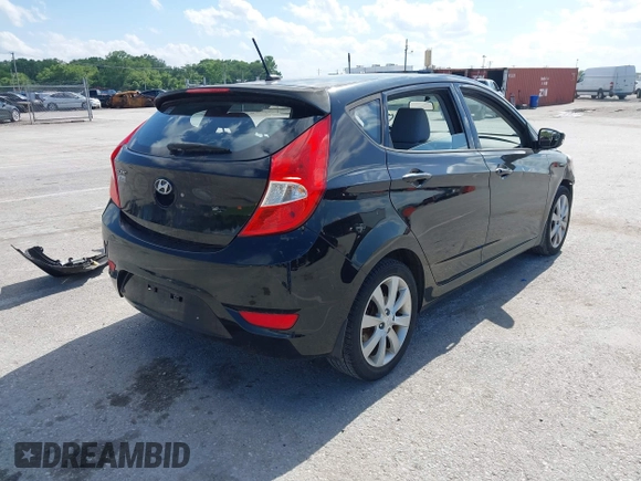 2014 Hyundai Accent SE z VIN KMHCU5AE6EU165345, wystawiony jako IAAI lot #42308781 z przebiegiem 98 216 mil mil oraz . Historia ofert i sprzedaży dostępna na DreamBid. Obrazek 4.