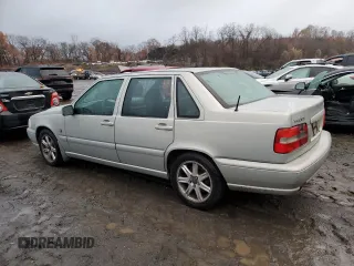 2000 Volvo S70 z VIN YV1LS56D4Y2658316, wystawiony jako Copart lot #81021544 z przebiegiem 147 925 mil mil oraz Szkody całkowita. Historia ofert i sprzedaży dostępna na DreamBid. Obrazek 2.