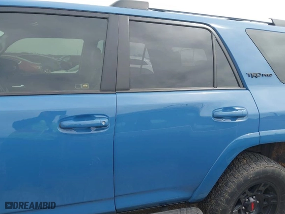 2018 Toyota 4Runner SR5 with VIN JTEBU5JR4J5569425, listed as a IAAI auction lot 41747339 with 111,840 mi miles. Bid and sale history available at carsss.com. Image 15.
