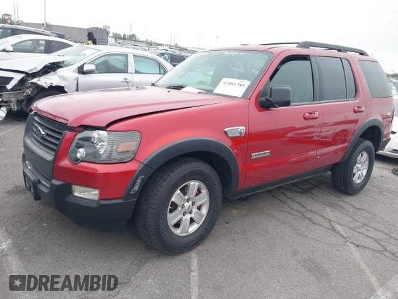 2007 Ford Explorer XLT z VIN 1FMEU63E67UA49738, wystawiony jako IAAI lot #42401780 z przebiegiem 75 927 mil mil oraz . Historia ofert i sprzedaży dostępna na DreamBid. Obrazek 2.