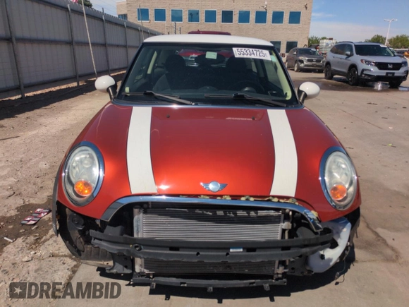 2011 MINI Hardtop z VIN WMWSU3C58BT252888, wystawiony jako Copart lot #55334725 z przebiegiem 59 701 mil mil oraz Szkody całkowita. Historia ofert i sprzedaży dostępna na DreamBid. Obrazek 5.
